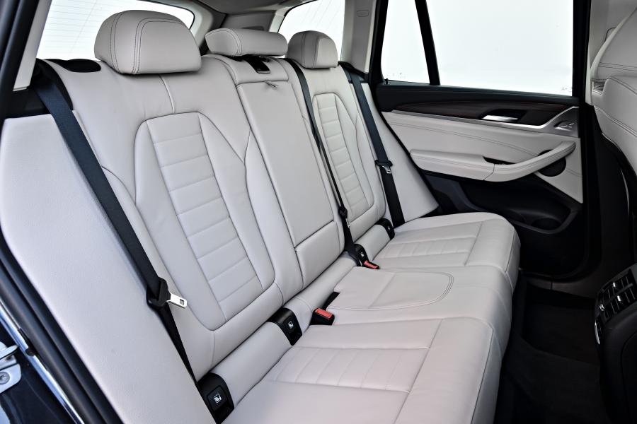 Интерьер BMW X3 xDrive30d xLine (G01) 2017 года  (WW) (фото 169 из 178)